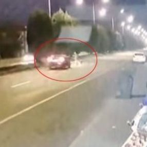 Manisa'da karşıya geçerken yaşlı adama otomobil çarptı