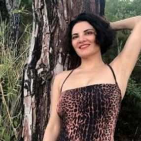 Göksel'den mayolu poz