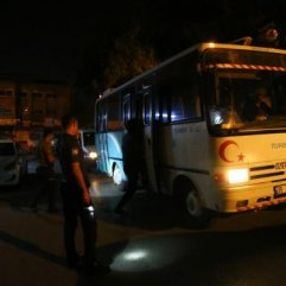İzmir'de 19 kaçak yakalandı