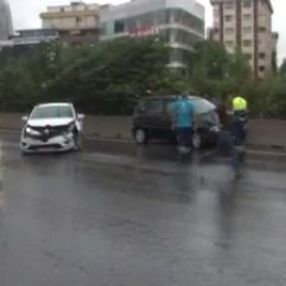 İstanbul'da yağmur yüzünden 6 araç birbirine girdi