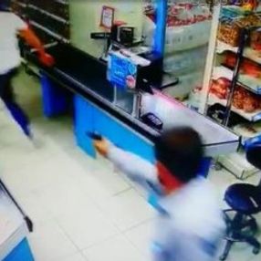 Markette silahlı kavga: 4 yaralı