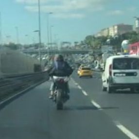 Tek tekerli maganda trafikte makas attı