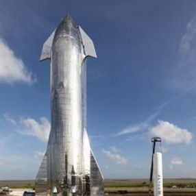 Elon Musk, insanları Mars'a götürecek uzay gemisini tanıttı
