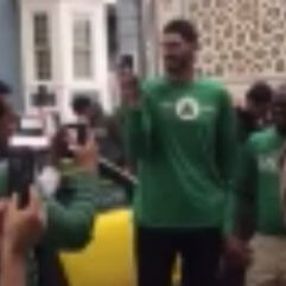 Türkler, FETÖ'cü Enes Kanter'e tepki gösterdi