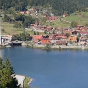 Uzungöl'de kaçak yapılar bugün yıkılamadı