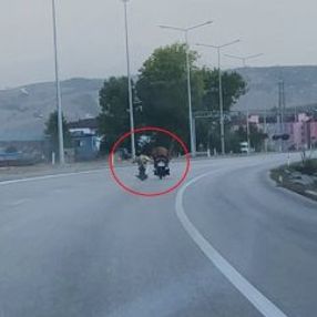 Samsun'da trafikte tehlike saçan motosikletli
