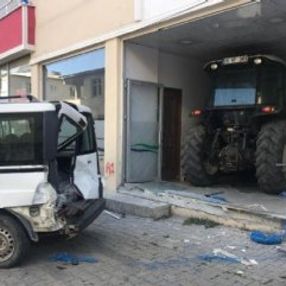 Erzurum'da traktör iş yerine girdi