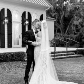 Hailey Bieber gelinliğini gösterdi