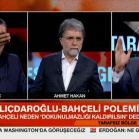 CNN Türk canlı yayınında birbirlerine bela okudular