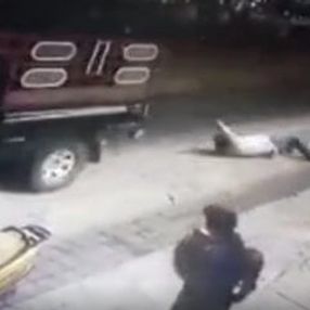 Yol yapmayan belediye başkanını kamyonetle sürüklediler