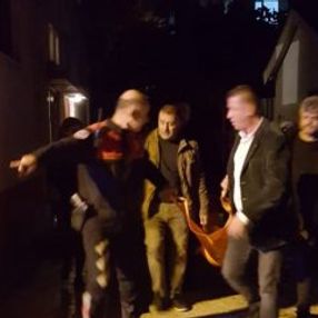 İntihar etmek isteyen kadını polis ayaklarından yakaladı