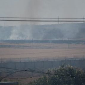 YPG'li teröristler SİHA'lara karşı lastik yakıyor