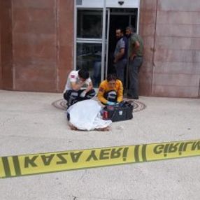 Bursa'da Rus kadın iş hanının 13'üncü katından düştü