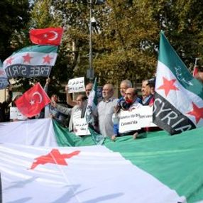 İstanbul'daki Suriyelilerden harekata destek mesajı