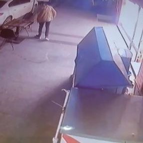 Müşteriye her baktığında hırsızlık oluyor