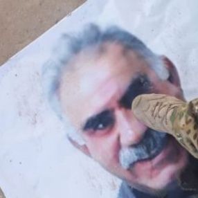 Öcalan posterleri ayaklar altında