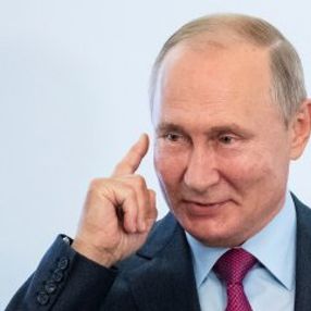 Putin: Trump'ın tweet'lerine bakmıyorum