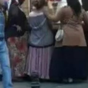 Eminönü'nde dilendikleri parayla döviz aldılar