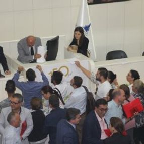 İzmir'de işsiz gençlerin Tunç Soyer'e CV verme yarışı