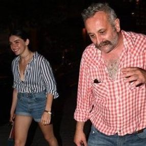 Yönetmen Onur Ünlü'den sevgilisine evlilik teklifi