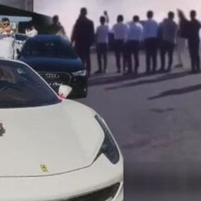 Lüks otomobilli magandaların düğün konvoyu