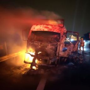 Kuzey Marmara otoyolunda kamyon alev aldı