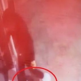 Samsun'da hırsız izi belli olmasın diye poşet kullandı