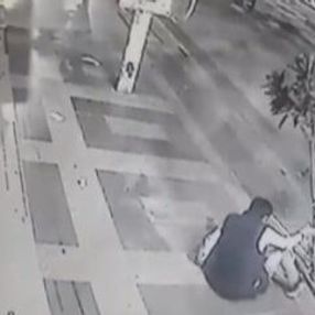 Alkollü şahıs ağacı kırmaya çalıştı