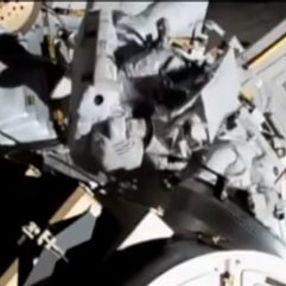 NASA tarihinde bir ilk: Kadınlar uzayda yürüdü