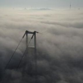 İstanbul'u sis kapladı