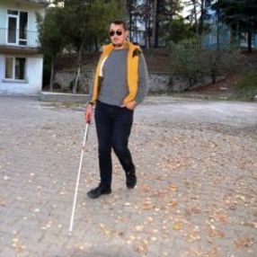 Kütahtaya'da görme engelli gencin baston çözümü