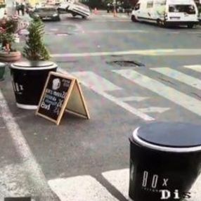 Takla atan otomobilden zor kurtuldu