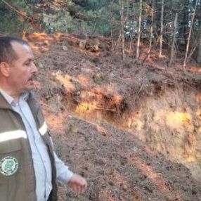 Spil Dağı'nda obruk oluştu