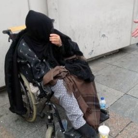 Yakalanan dilenciden beddua ve saldırı