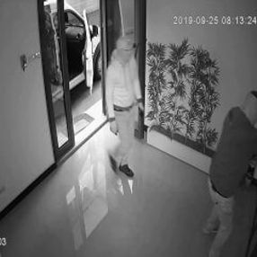 Üsküdar’da maskeli hırsızlar alarmı duyunca kaçtı