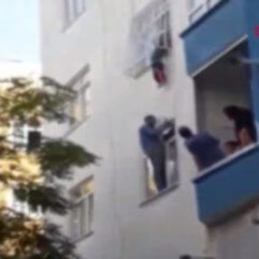 Diyarbakır'da küçük çocuk pencere korkuluğuna sıkıştı