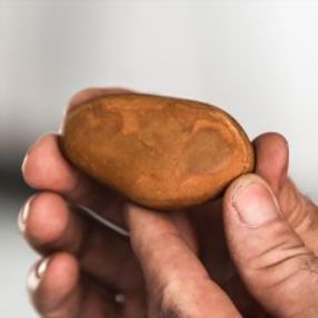 Gazze'de topladığı taşlarla koleksiyon yaptı