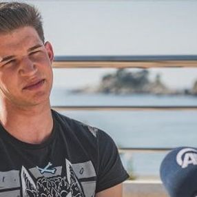 Hadisten etkilenen Karadağlı 12 dil öğrendi