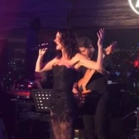 Defne Samyeli'nin canlı performansı
