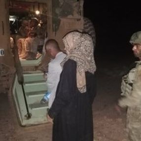 Türk askeri Suriyeli hamile kadını hastaneye yetiştirdi