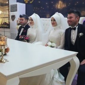 Gelinler de damatlar da ikiz