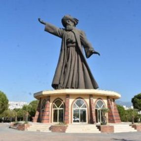 İzmir'de Mevlana heykeline büyük saygısızlık