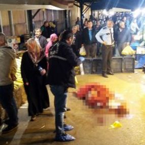 Mandalina yüzünden pazarcıları vuran polise tahliye