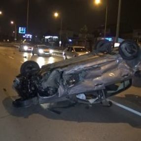 20 takla atan genç arabaya üzüldü