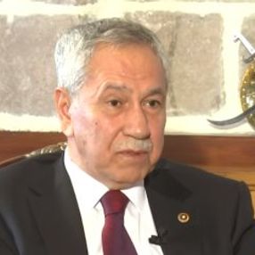 Bülent Arınç, FETÖ iddianamelerini eleştirdi