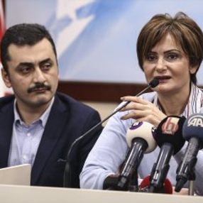 Eren Erdem tahliye sonrasında basın toplantısı düzenledi