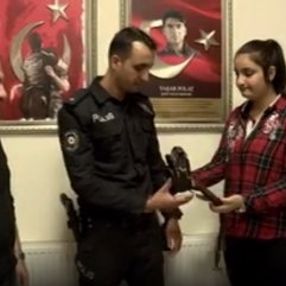 Yolda bulduğu para dolu çantayı sahibine verdi