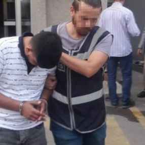 İzmir'de FETÖ bahanesiyle profesörü de dolandırdılar