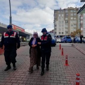 70 yaşındaki çift esrar bulundurmaktan gözaltında