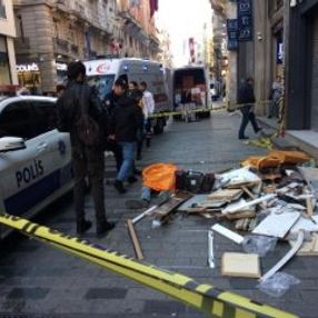 İstiklal Caddesi'nde işçi 6. kattan düştü : 1 ölü